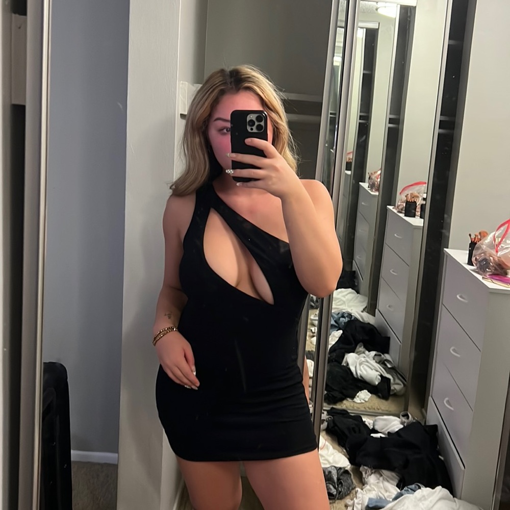 Fashion nova cut out dress